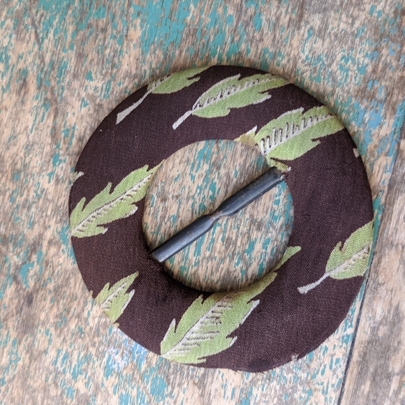 Lot of 3 Round Vintage Buckles - Cream Celluloid & Metal with Fabric - Picture 10 of 14